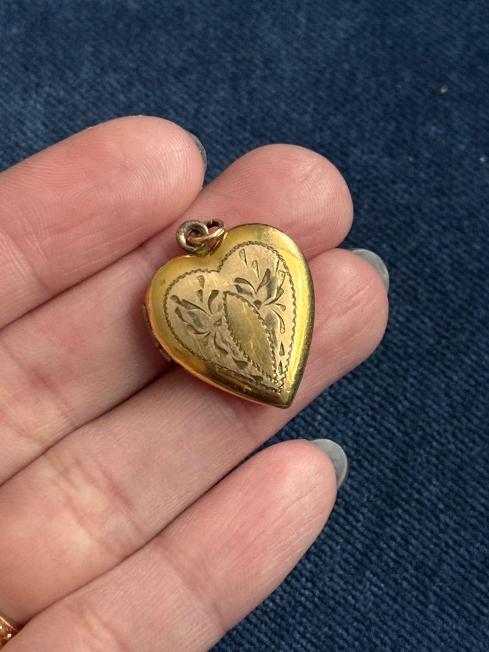Vintage 1/20 12k Gold Filled Engraved Heart pendant